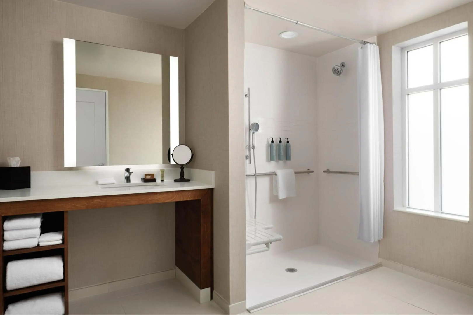 Inn at Bellefield / Hyde Park