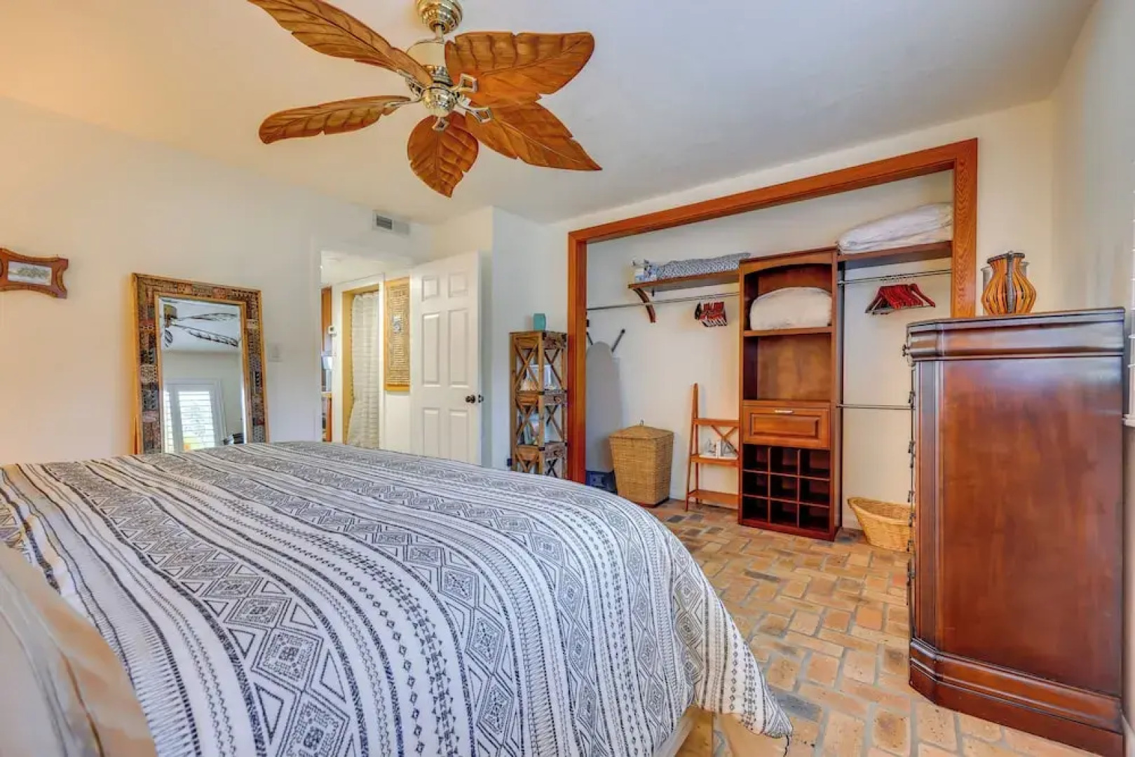 River-view Condo w/ Boat Slip in Welaka!