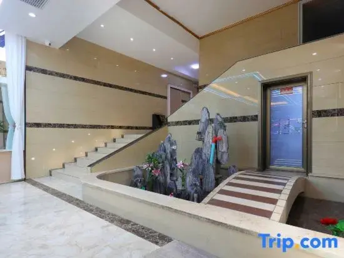 Zhi Xin Zhi Zi Hua Kai Hotel (Xiantao Bus Station Hongda Road Branch)