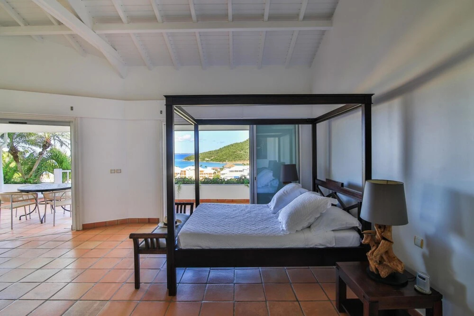 Stunning Ocean Views, Large Heated Pool, Walk to the Beach, AC, Free Wifi