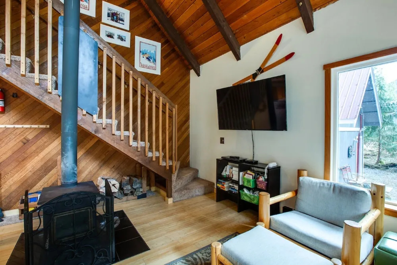 99MBR - Hot Tub - WiFi - Pets Ok - BBQ - Sleeps 6