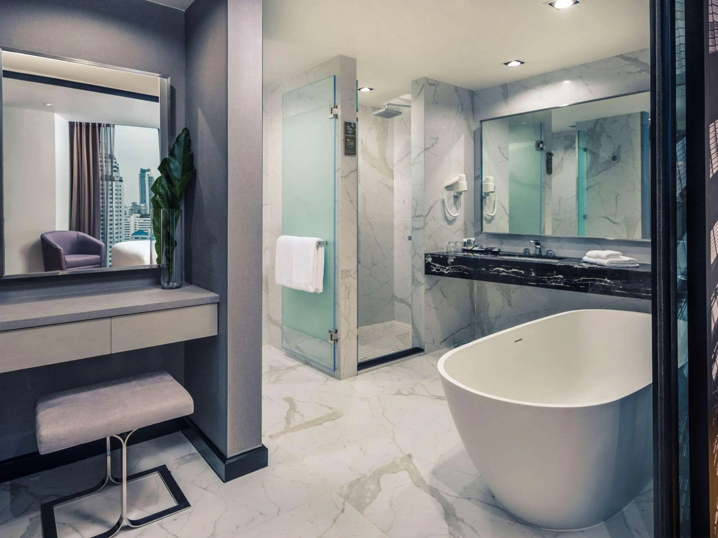 Отель Mercure Bangkok Makkasan