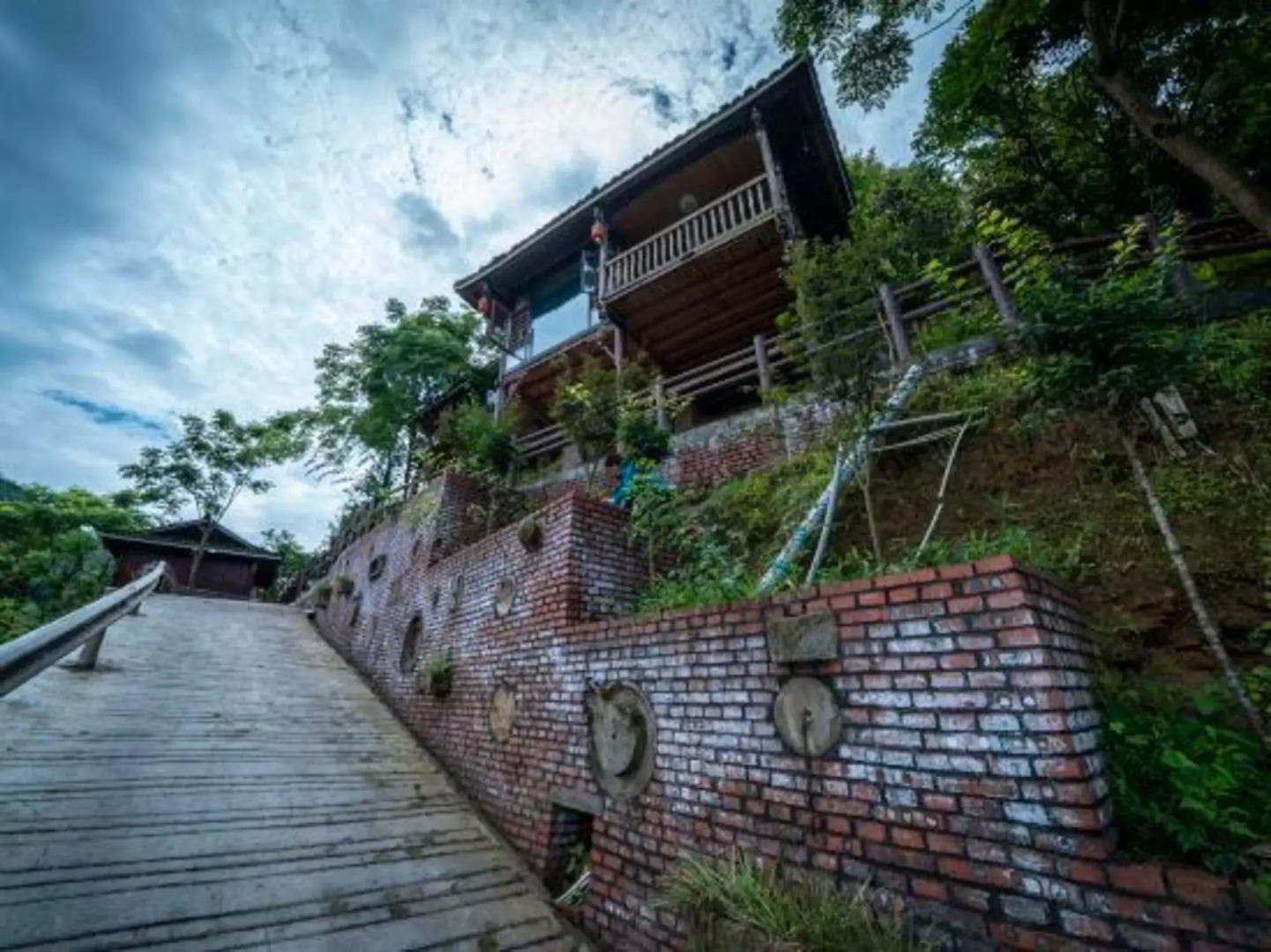 Guyun Langqiao Holiday Hotel