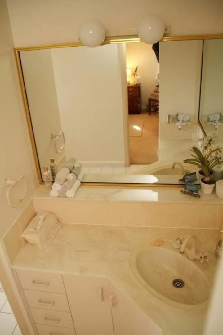 Ayr Bed & Breakfast on McIntyre