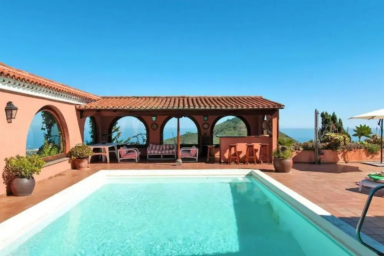 Luxurious Villa Oasis in Santa Brigida