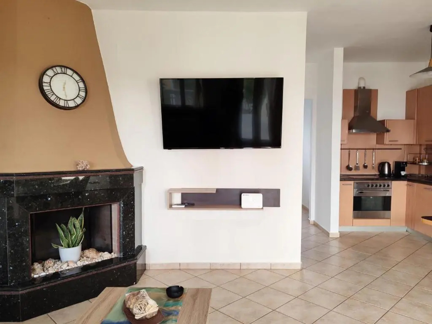 Modern 1Br apt , Garden , View & AC