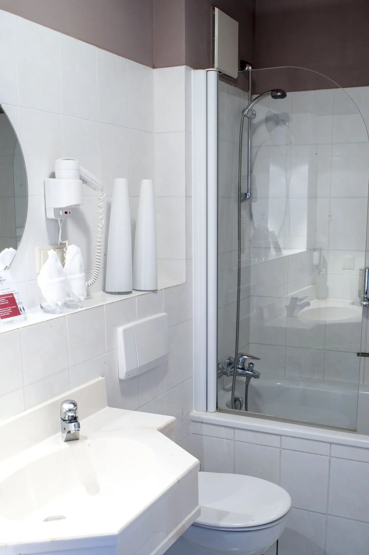 Airport Hotel by The New Yorker