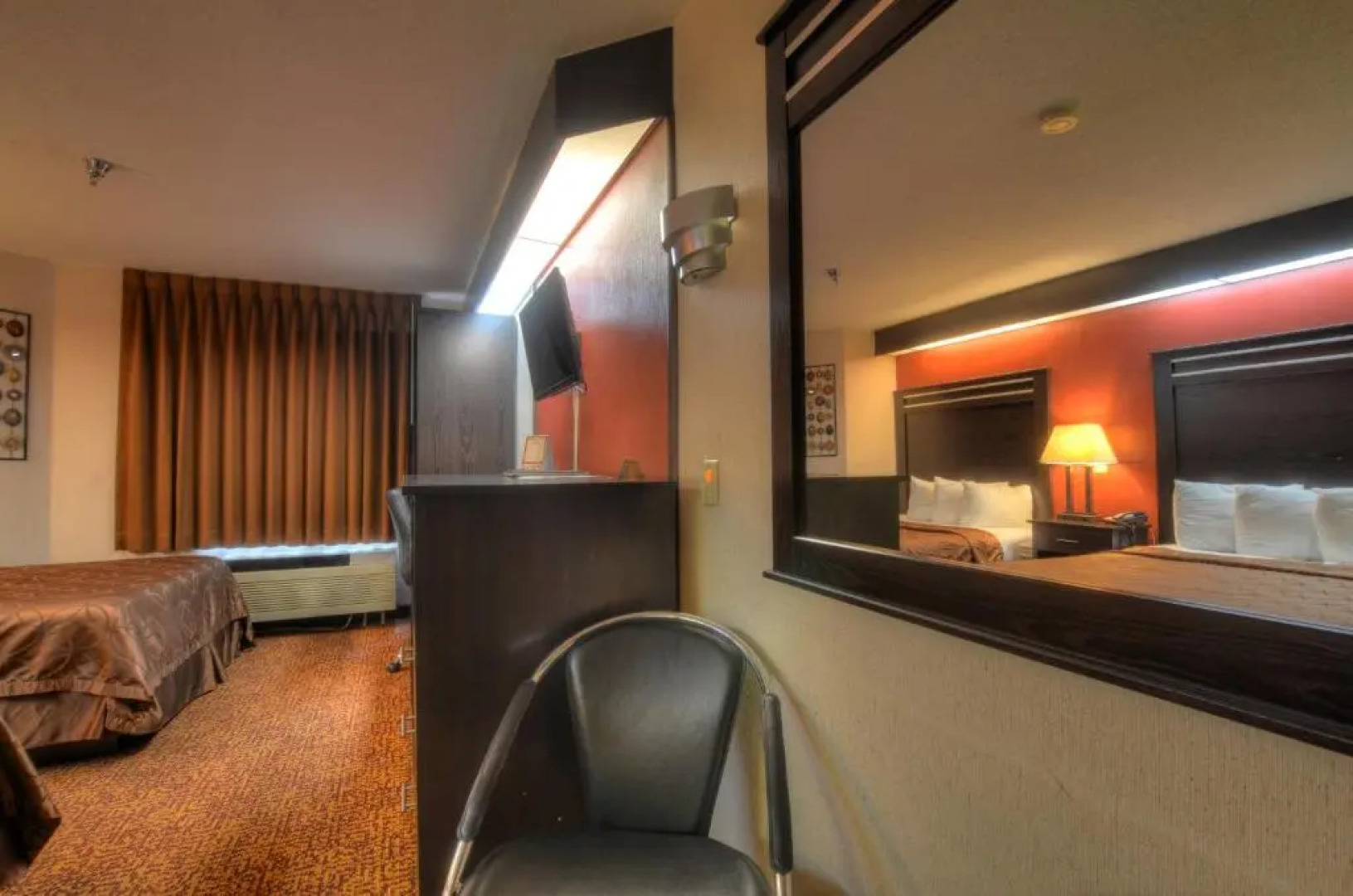 Smoky Mountains Inn & Suites - Cherokee