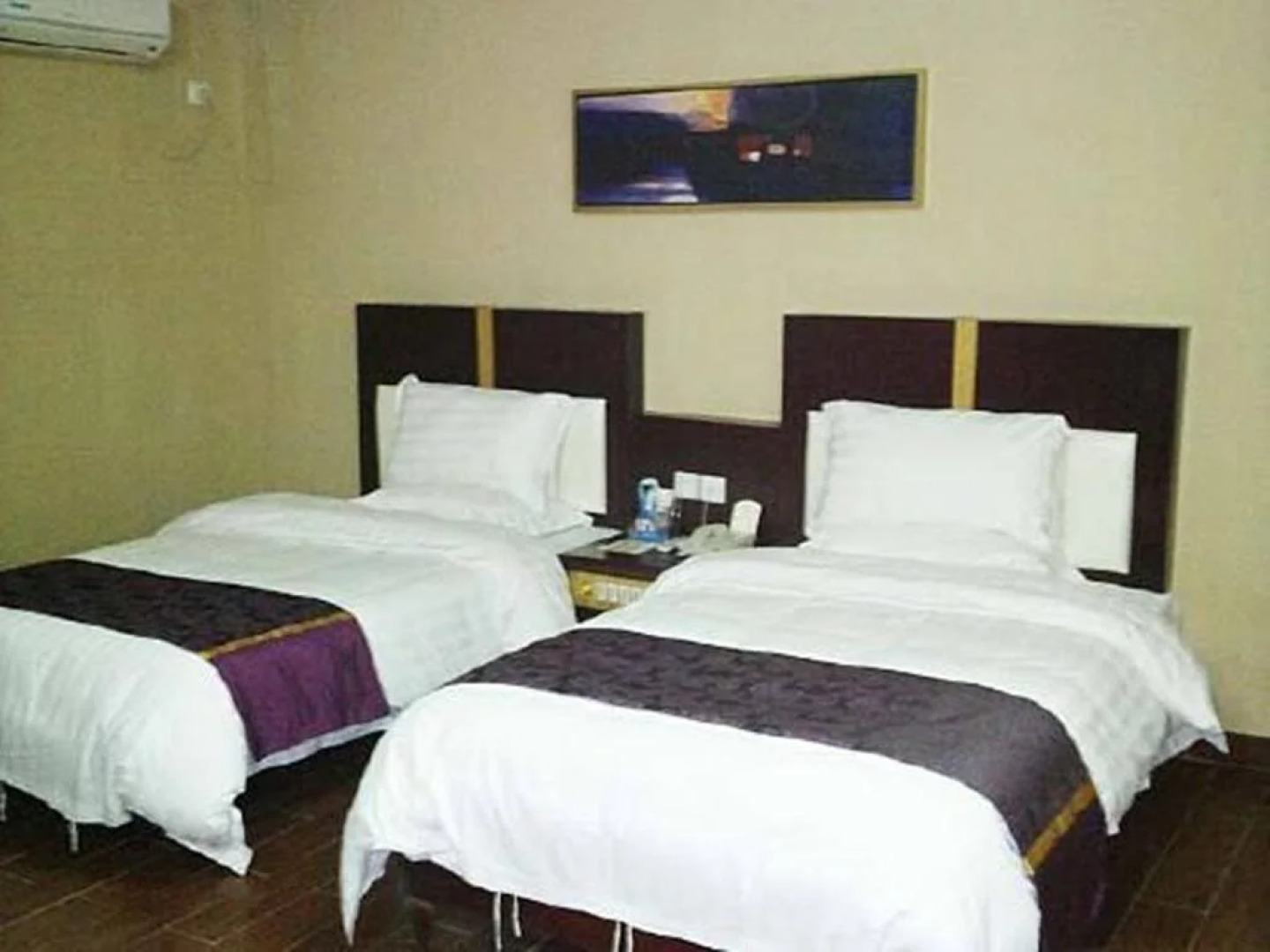 Dong Hai 0898 Express Hotel