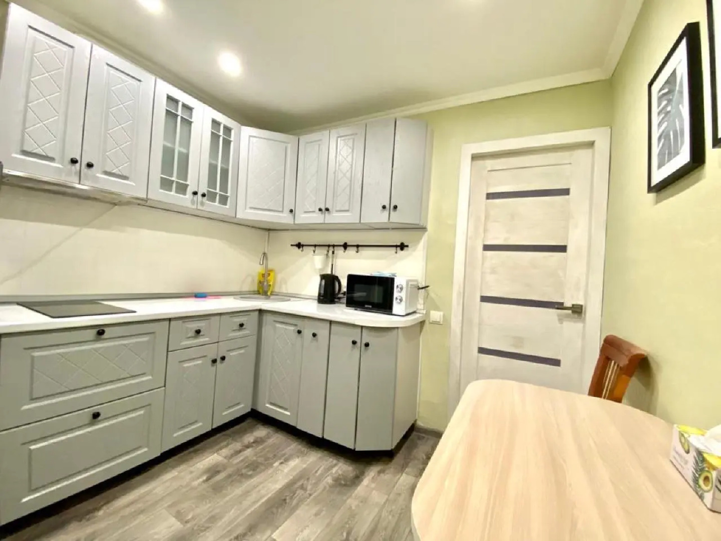 Апартаменты на проспекте 50 лет Октября 20