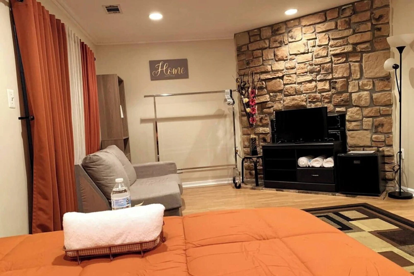 Room in House - The Master Haven Cozy Private Room