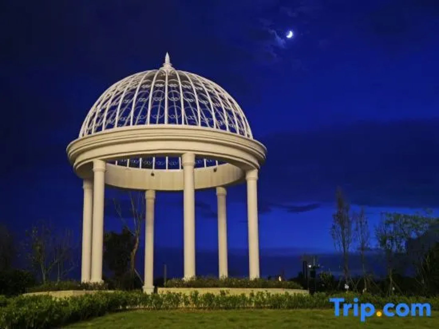 Tengchong East Lake Thermal Spa Hotel