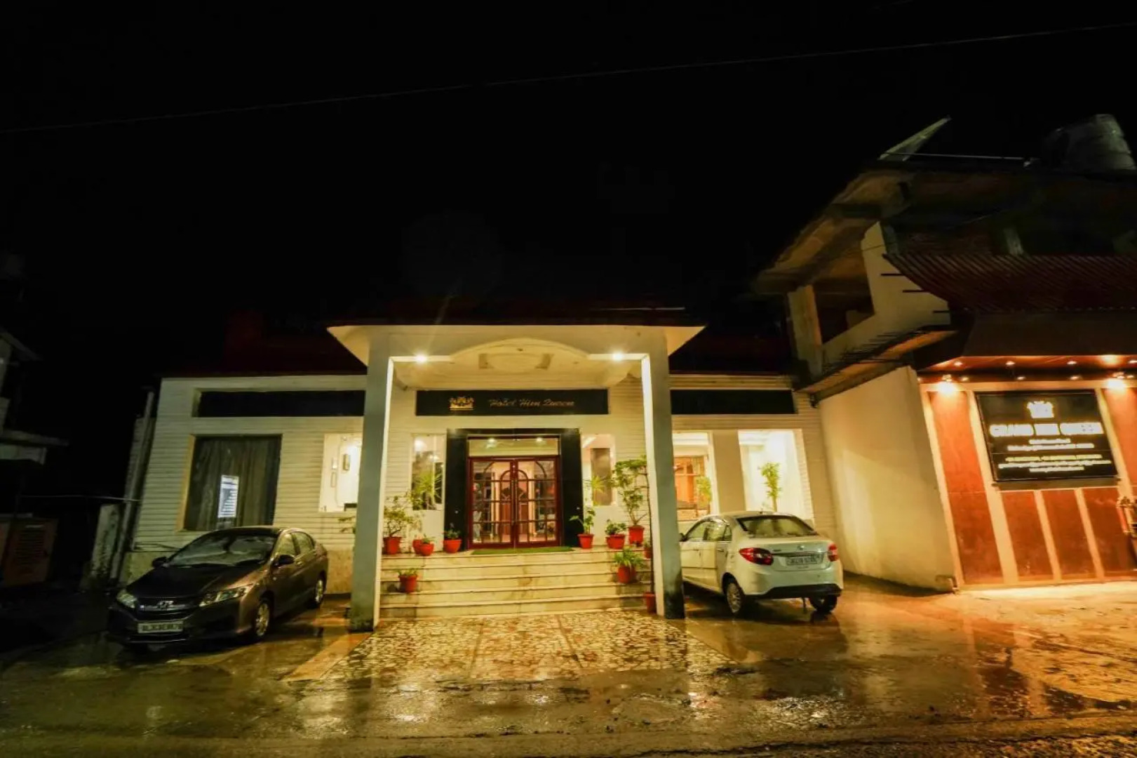 TIH The Grand Him Queen