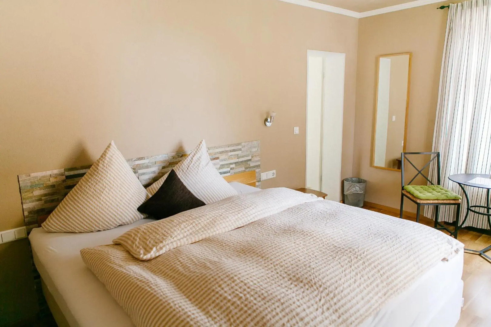 Landhotel Airport Inn