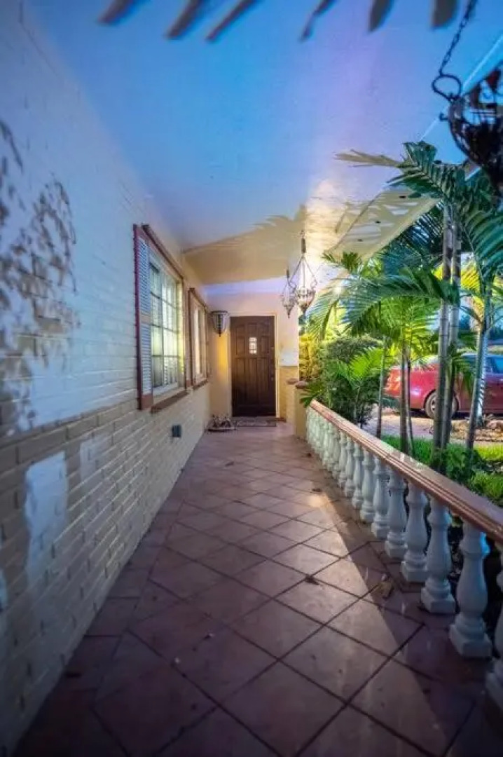 Your Cozy Spacious home with Heated Pool