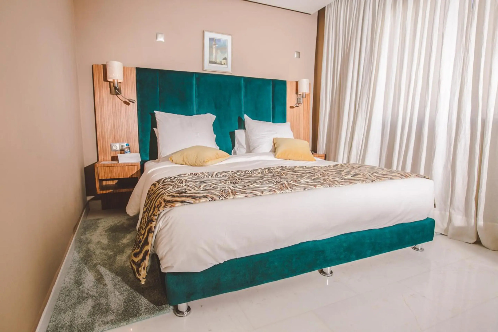 New Art's DownTown Hotel