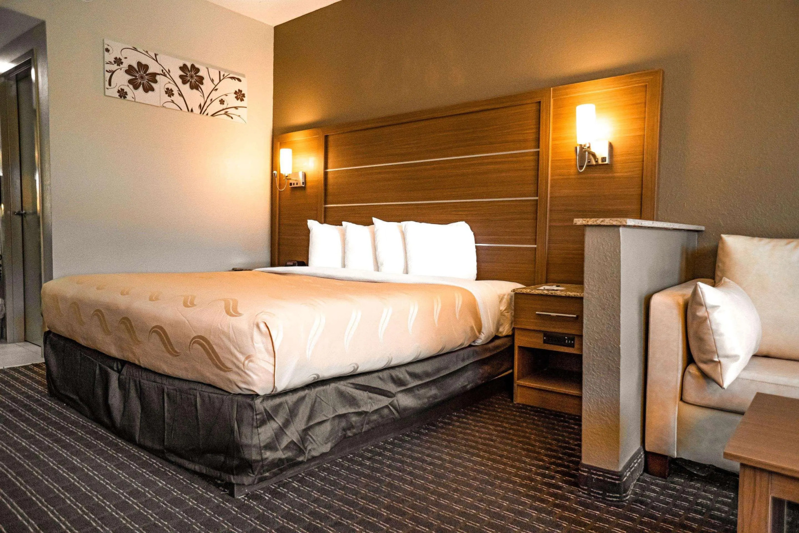 Quality Inn & Suites near Six Flags - Austell