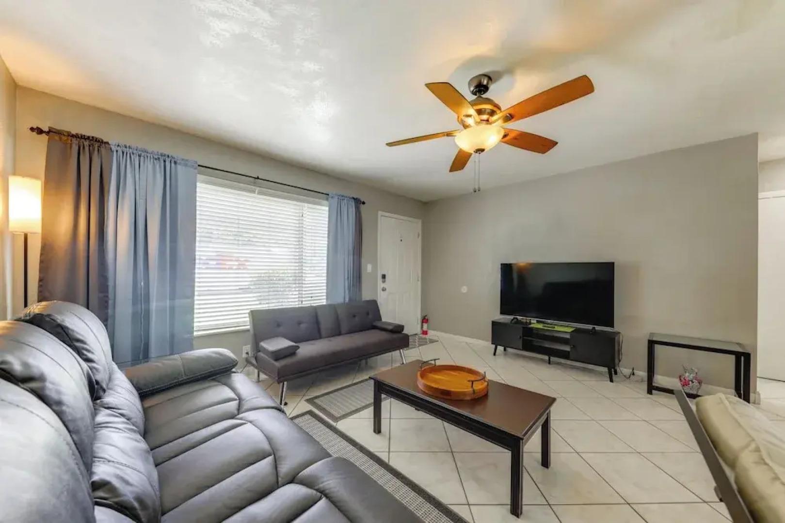 Fenced-in Yard: Home 3 Mi to Hard Rock Stadium!