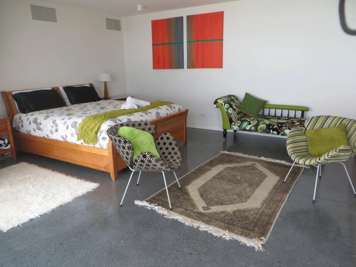Cable Bay Stays – Golden Sand and Driftwood Beachfront Accommodation