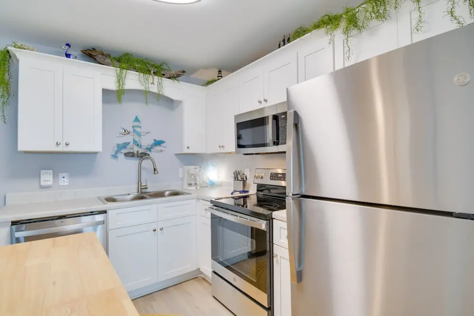 Gulf Shores Condo: Covered Balcony & Beach Access