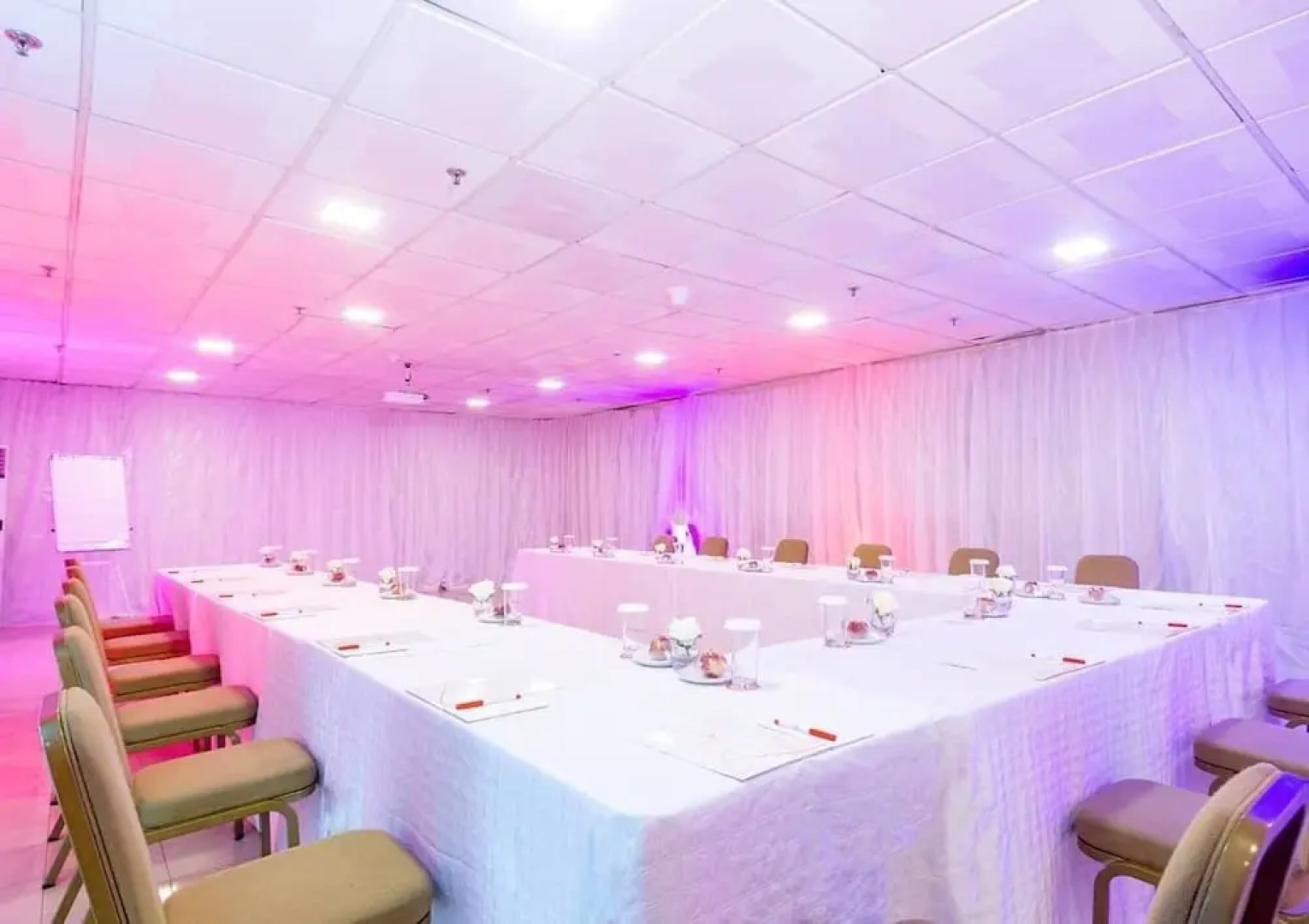 Royal Birds Hotel & Towers