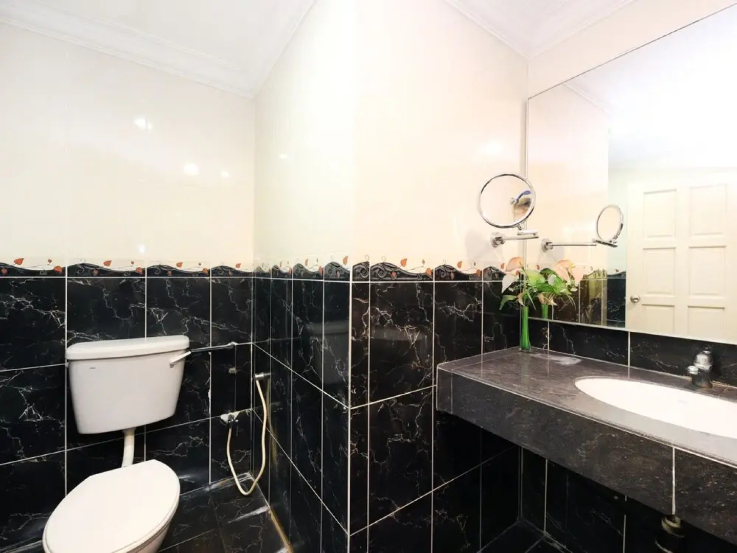 OYO 775 Hotel Sahara Inn