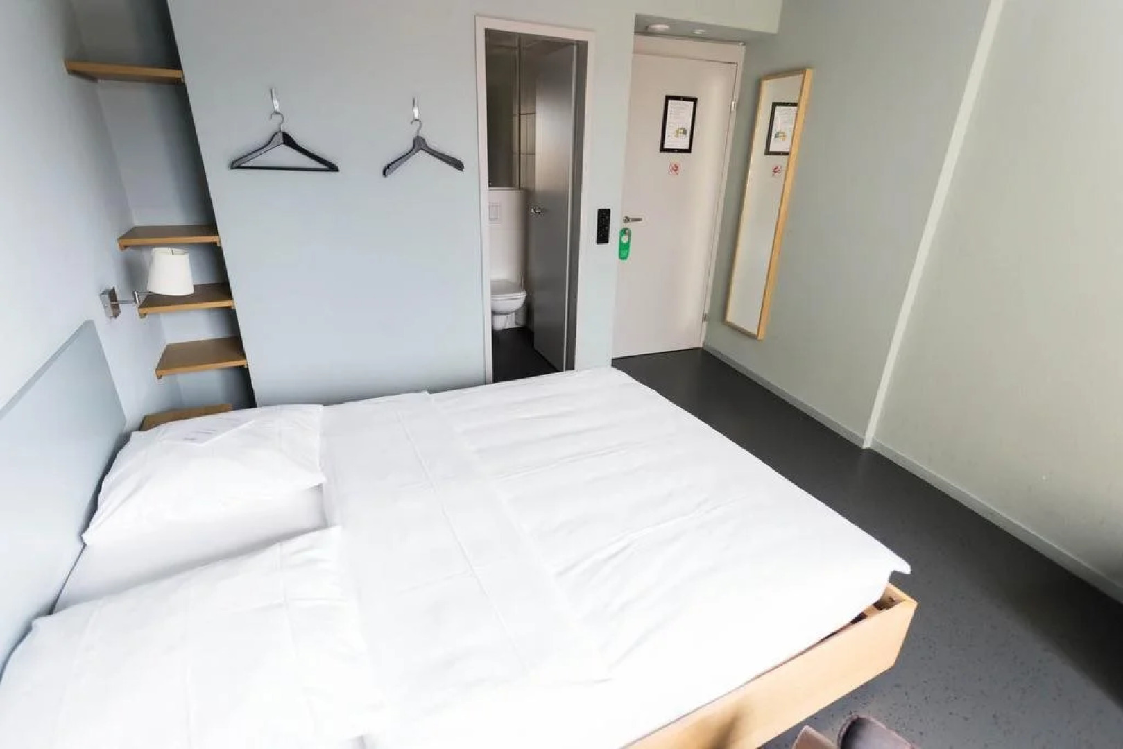 Hotel Marta - 1950’s architecture in Zurich’s vibrant old town, near main station