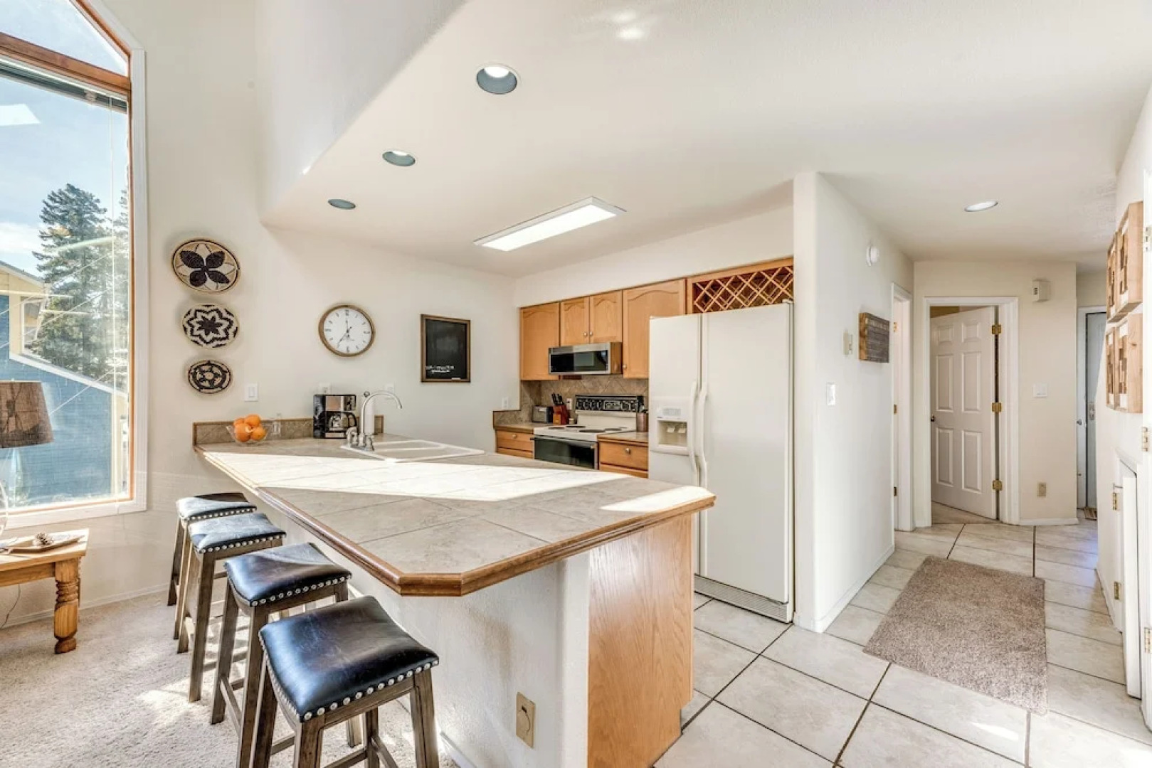 Bright Townhome - 1 Mile to Downtown Cloudcroft