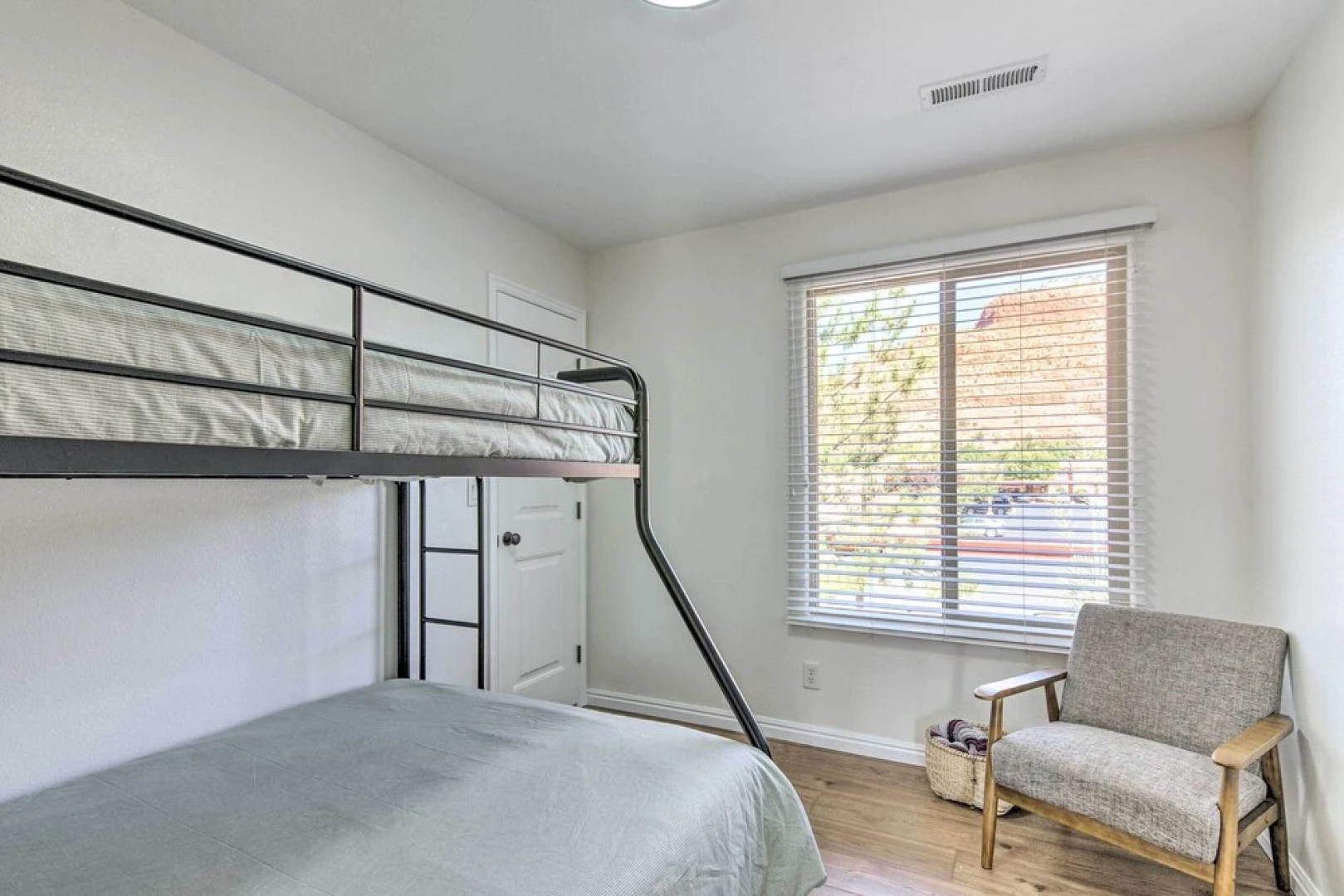 Updated Townhome w/ Patio & Red Rock Views!