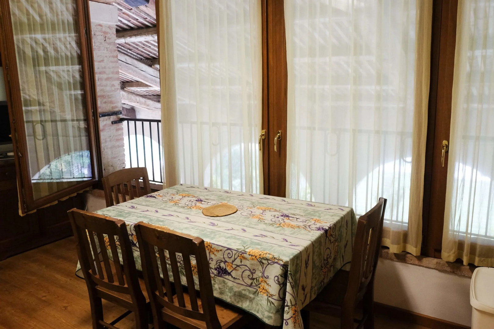 Tigli apartment with two bedrooms and one bathroom on the second floor with 4 metre glass window (apartment 6)