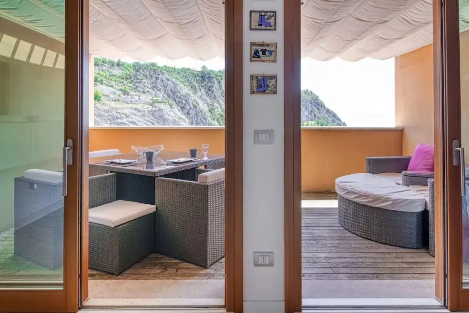 The Lady in Red Studio Flat with Sea View Terrace