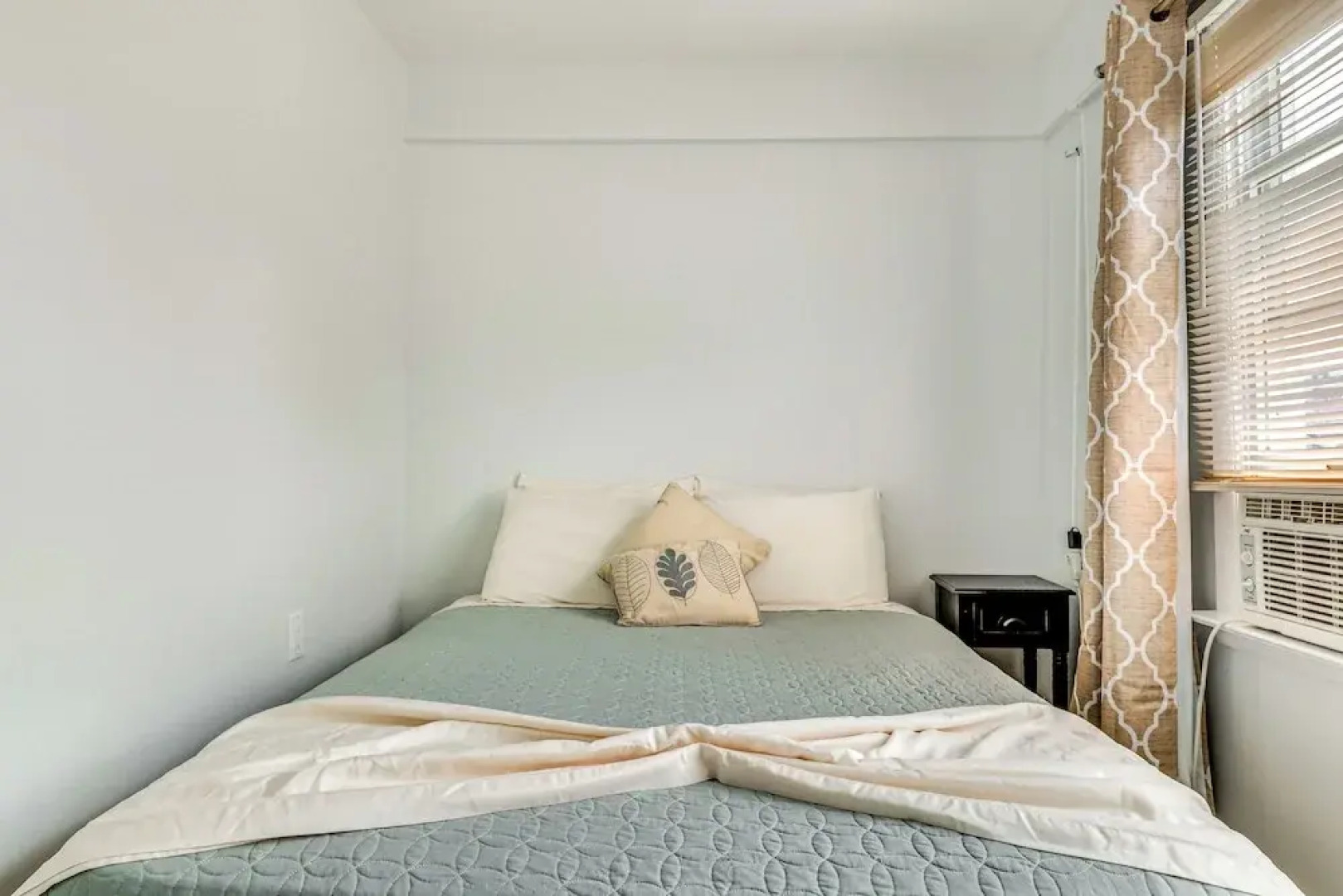 Cozy Keansburg Cottage: Walk to Beach & Boardwalk!