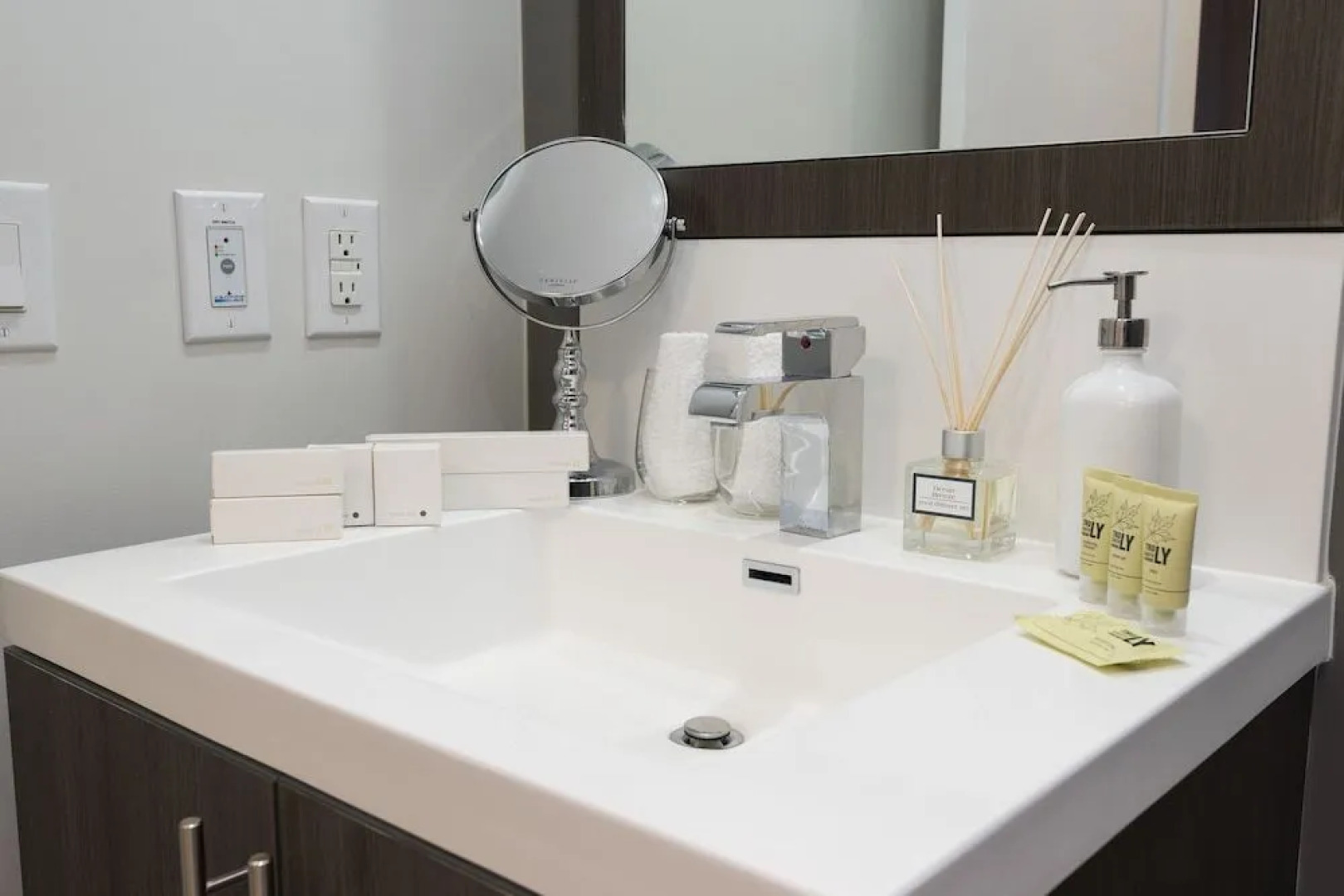 Metropolis Suites Yonge Sheppard