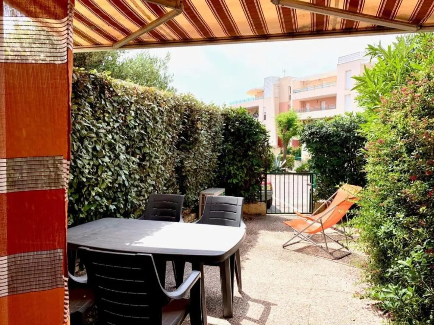 Appartement Mèze, 1 pièce, 4 personnes - FR-1-604-3