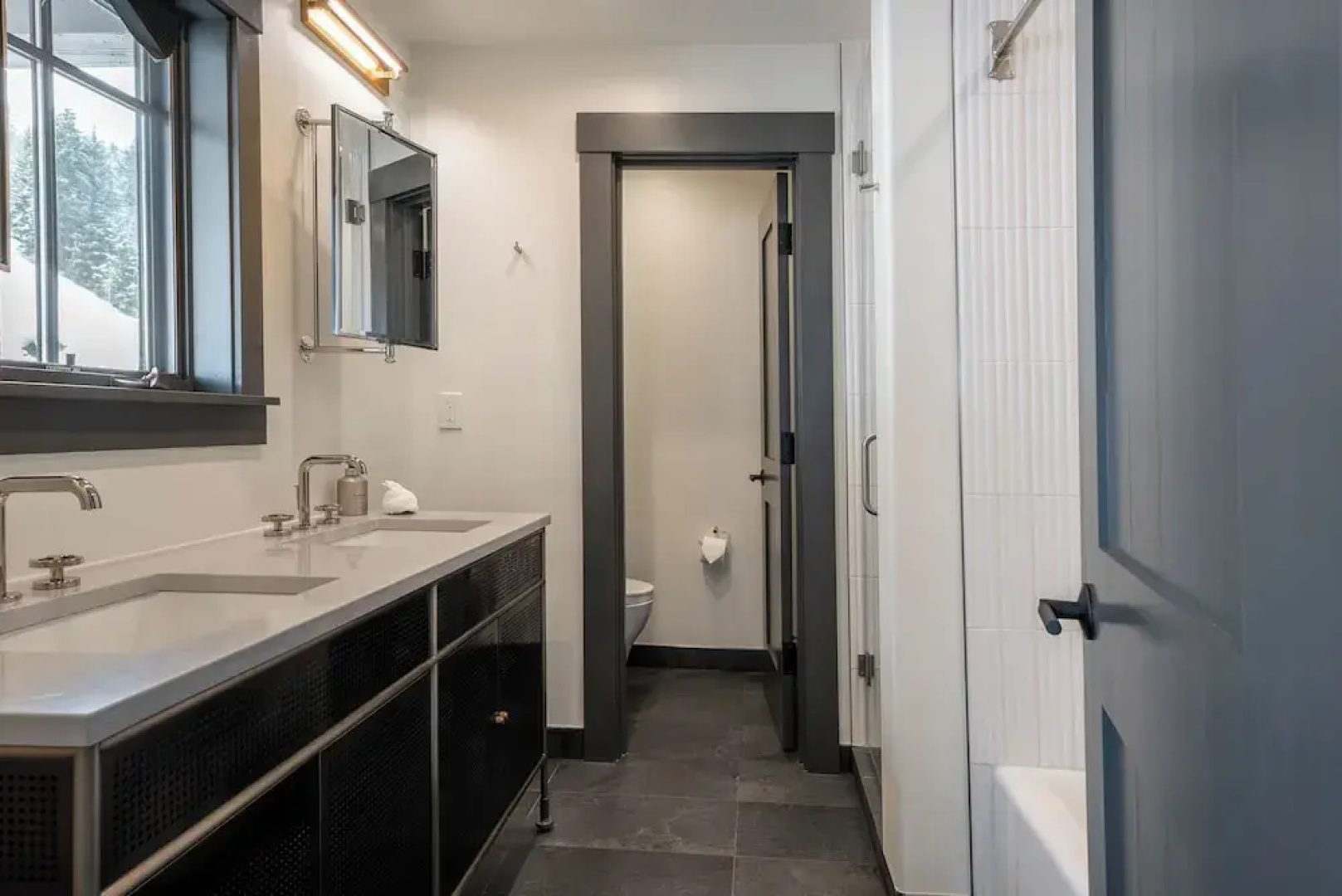 Ski-in/out Townhome w/ Hot Tub by Arrow Bahn Lift!