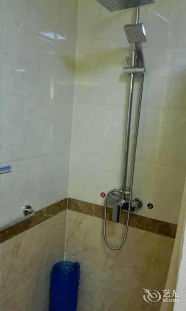 Super 8 Peony Square