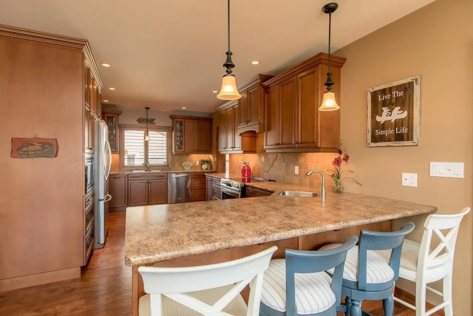 Endless Summers ~ Fabulous oasis with a designer’s touch!