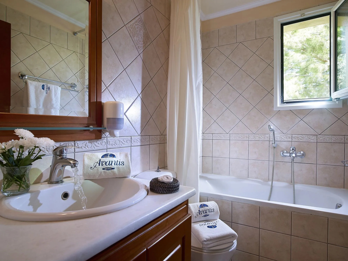 Avantis Suites Hotel