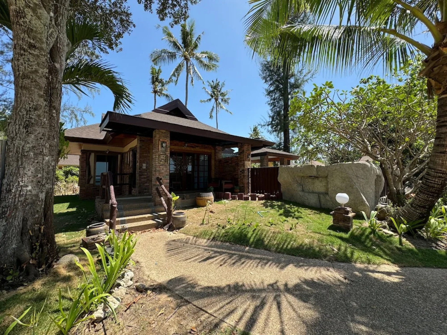 Hotel and Beach Bungalow at Lanta Resort