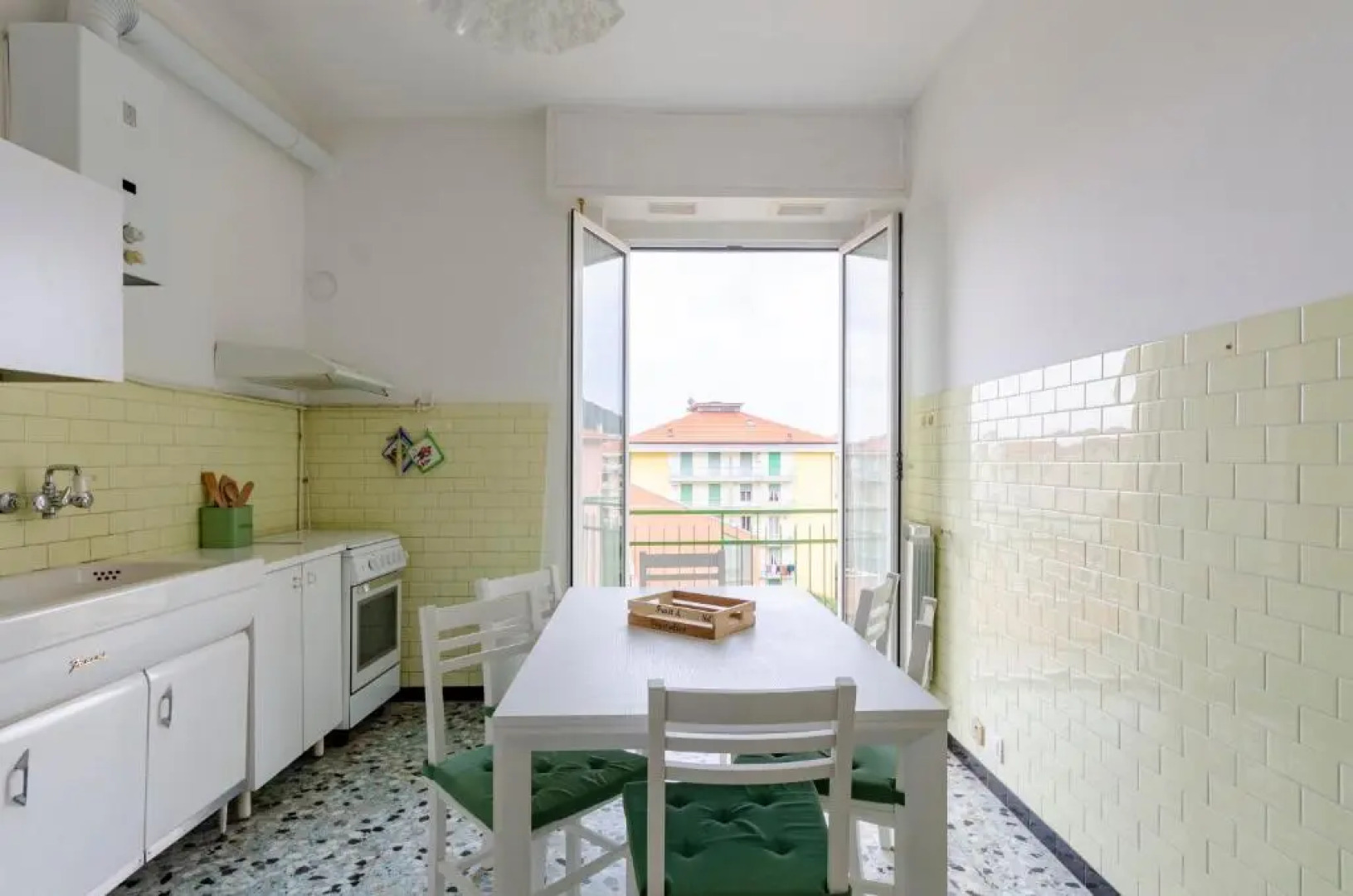 JOIVY Family Flat W/Terrace & Parking Near Beach