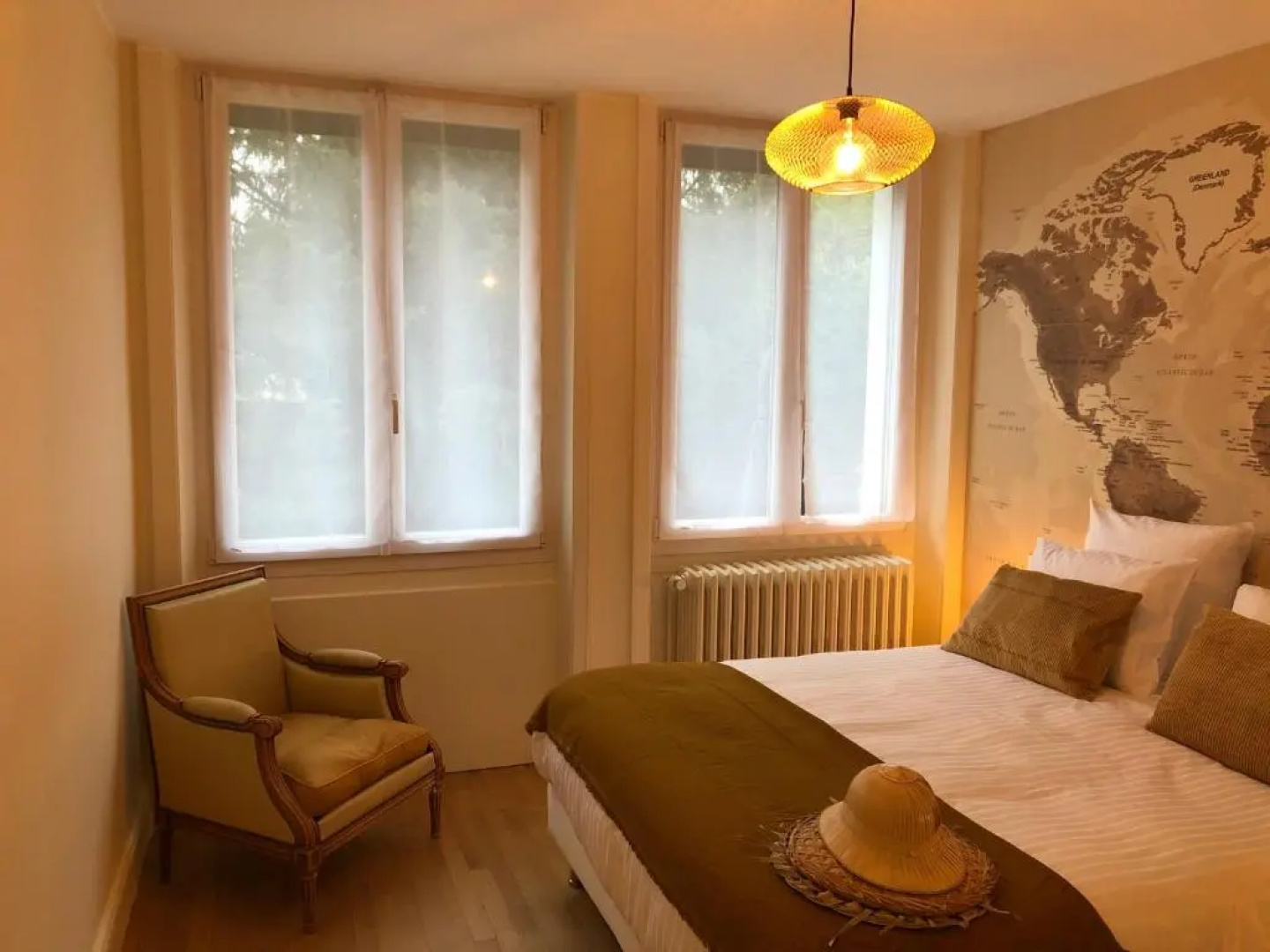 La Maison, 4 appartements 3 étoiles climatisés au centre ville avec jardin proche du Parc et des Thermes