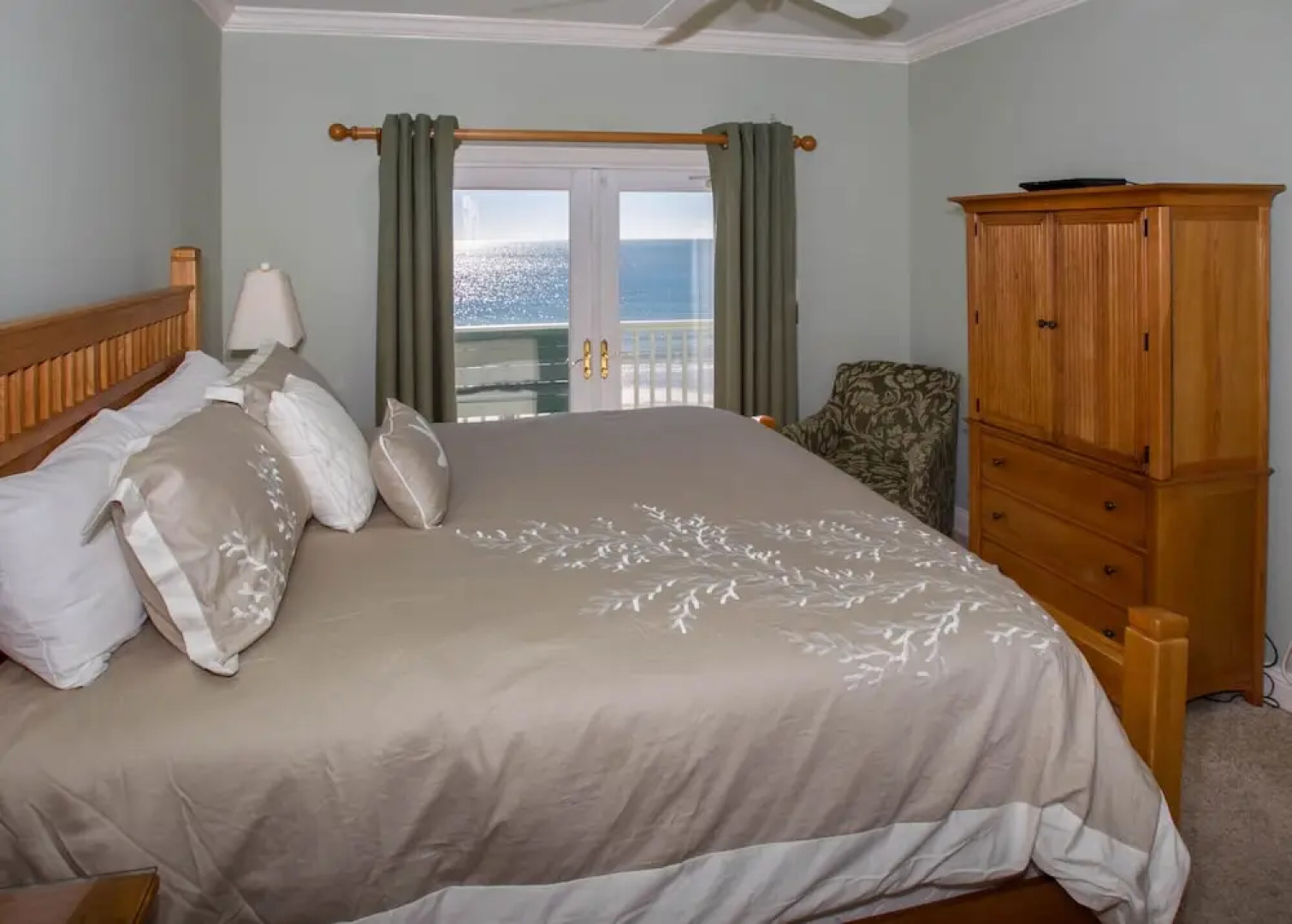 Serenity on the Shore 5 Bedrooms 4.5 Bathrooms Home