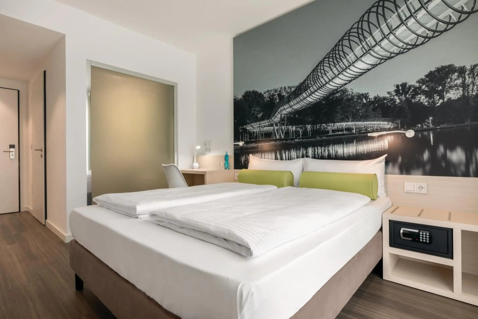 Super 8 by Wyndham Oberhausen am Centro