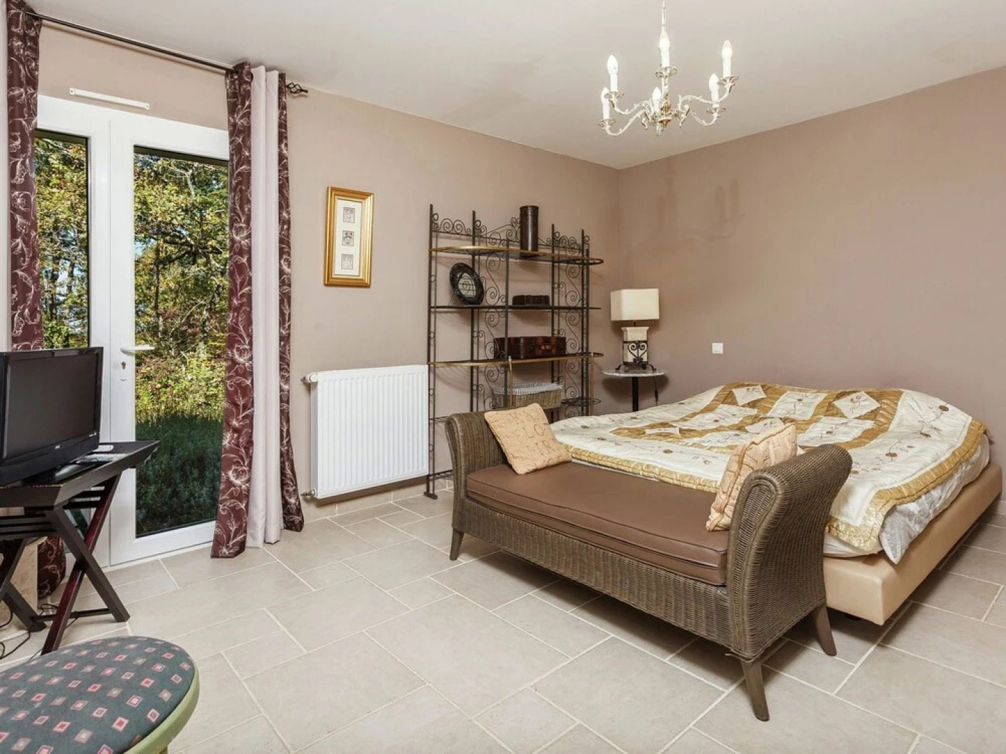 Luxury Villa in Cazals with Swimming Pool