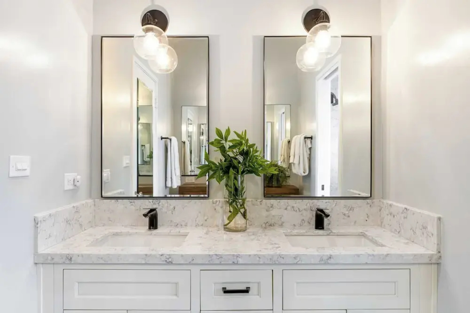 Unbeatable Beachfront Bliss w/ Ocean Views, Luxe Interiors & Patio Beach Road