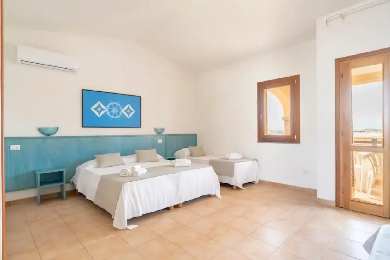 Hotel with swimming pool just 300 mt from the Baia delle Mimose-beach