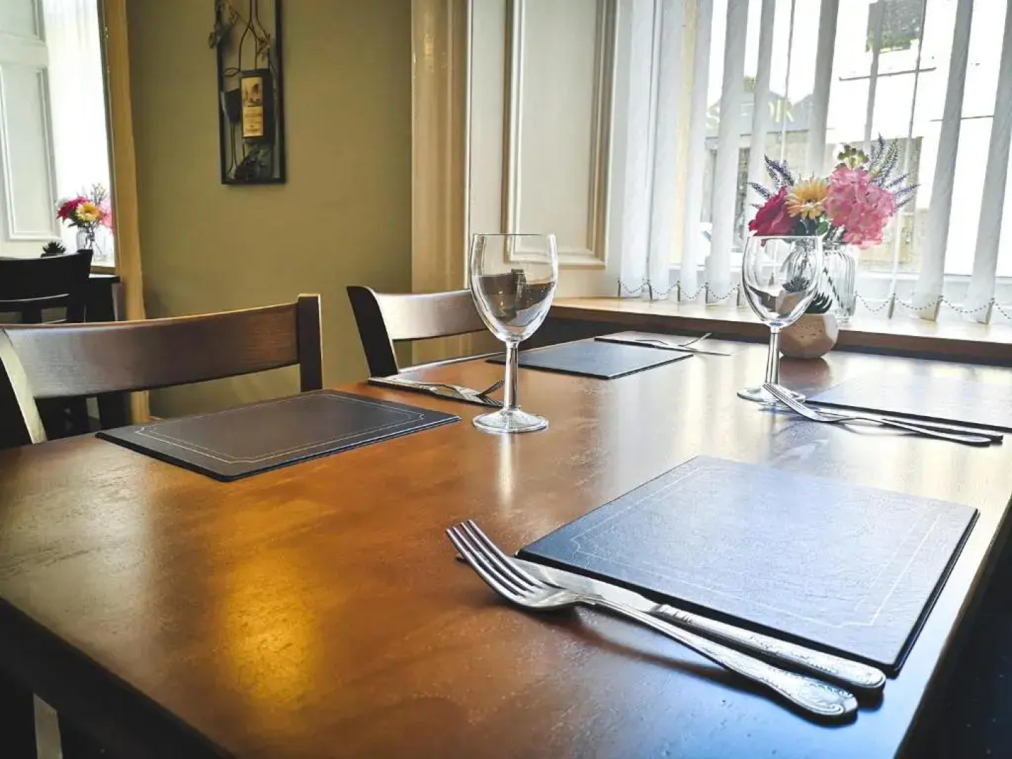 George and Abbotsford Hotel