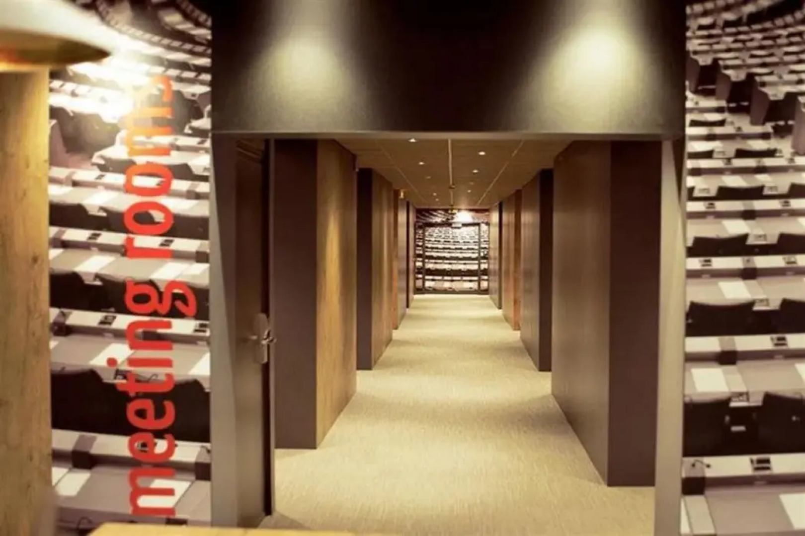 Отель Mermoz Paris Le Bourget