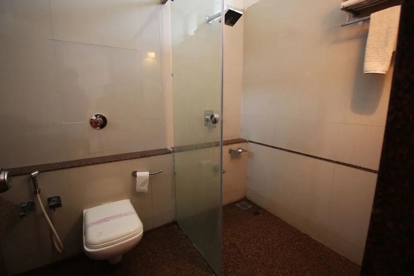 OYO 1968 Hotel Krishna Park Resort