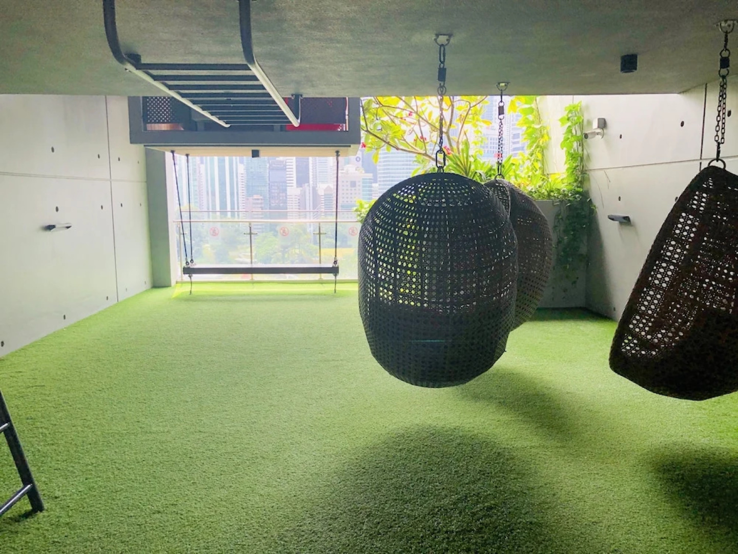 Ceylonz Suites by Roomy